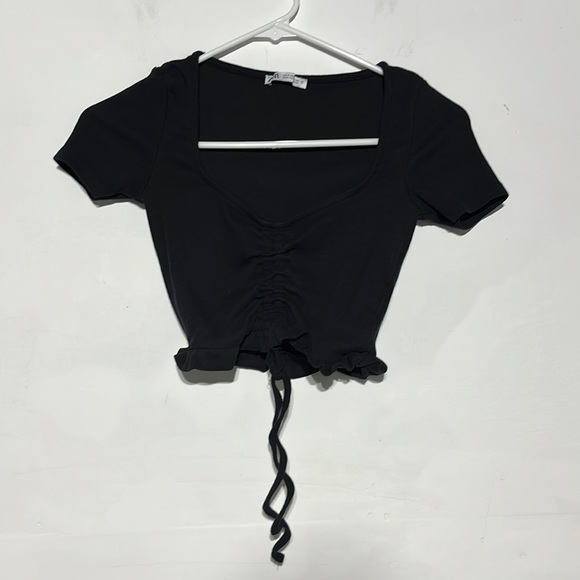 Zara Tops - ZARA Black Cinched Front V-Neckline Ruffle Hem Short Sleeve Crop Top Size Small